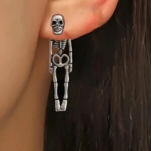 New! 2pcs Handmade Skull Earrings
